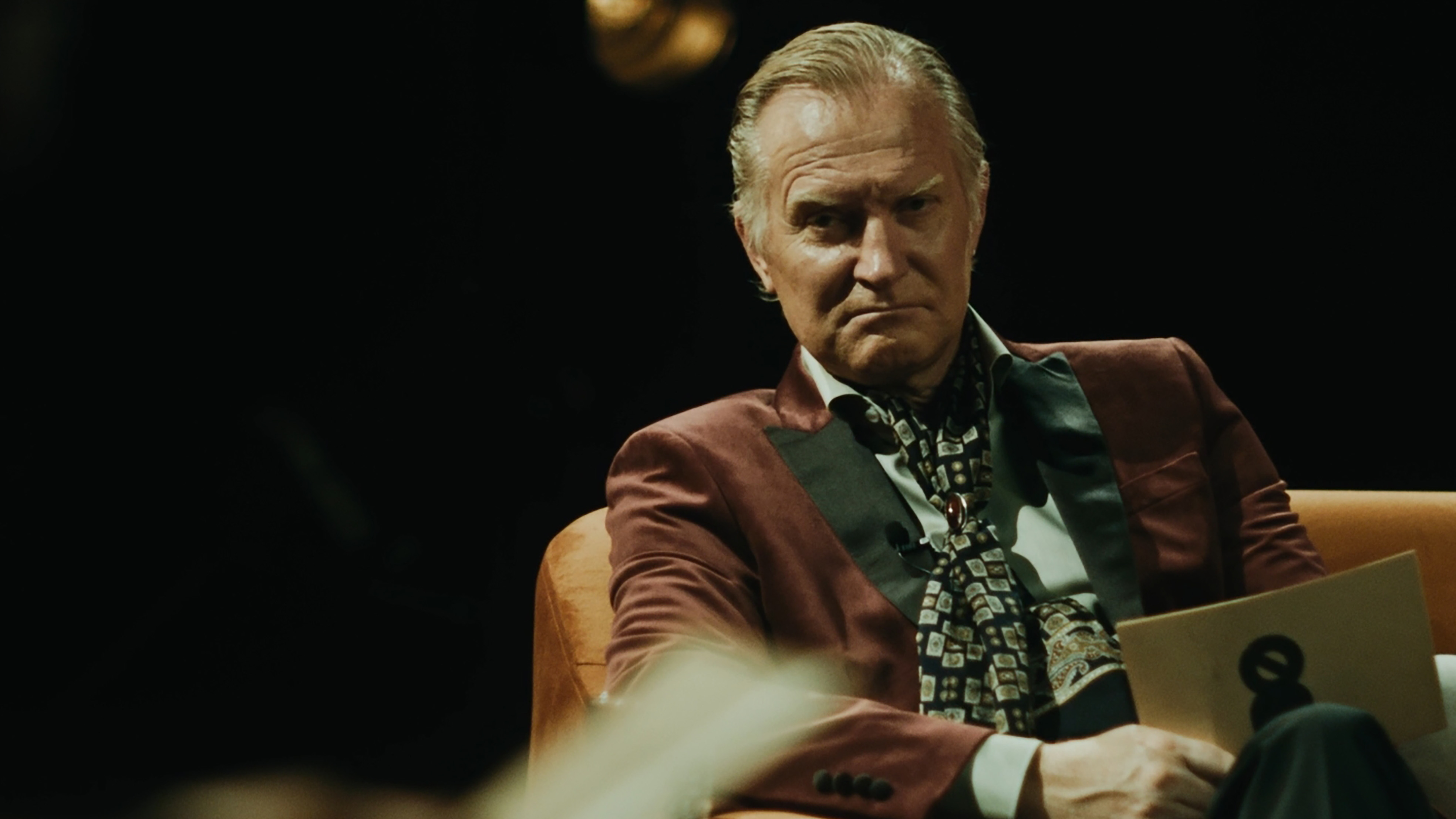 Stillbillede fra 'Ripple'. Ulrich Thomsen ses i rollen som tv-værten Erik Hammer. Foto: Søren Weper.